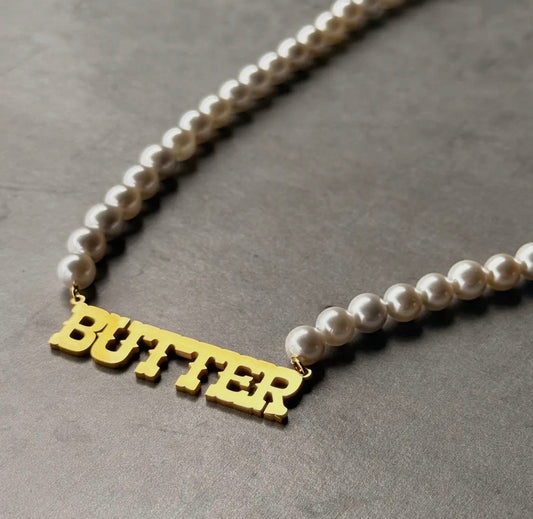 The silver spider “Butter” Pearl Necklace